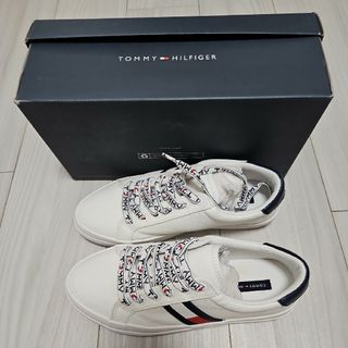 TOMMY HILFIGER - トミーヒルフィガー スニーカー23.5cmの通販 by