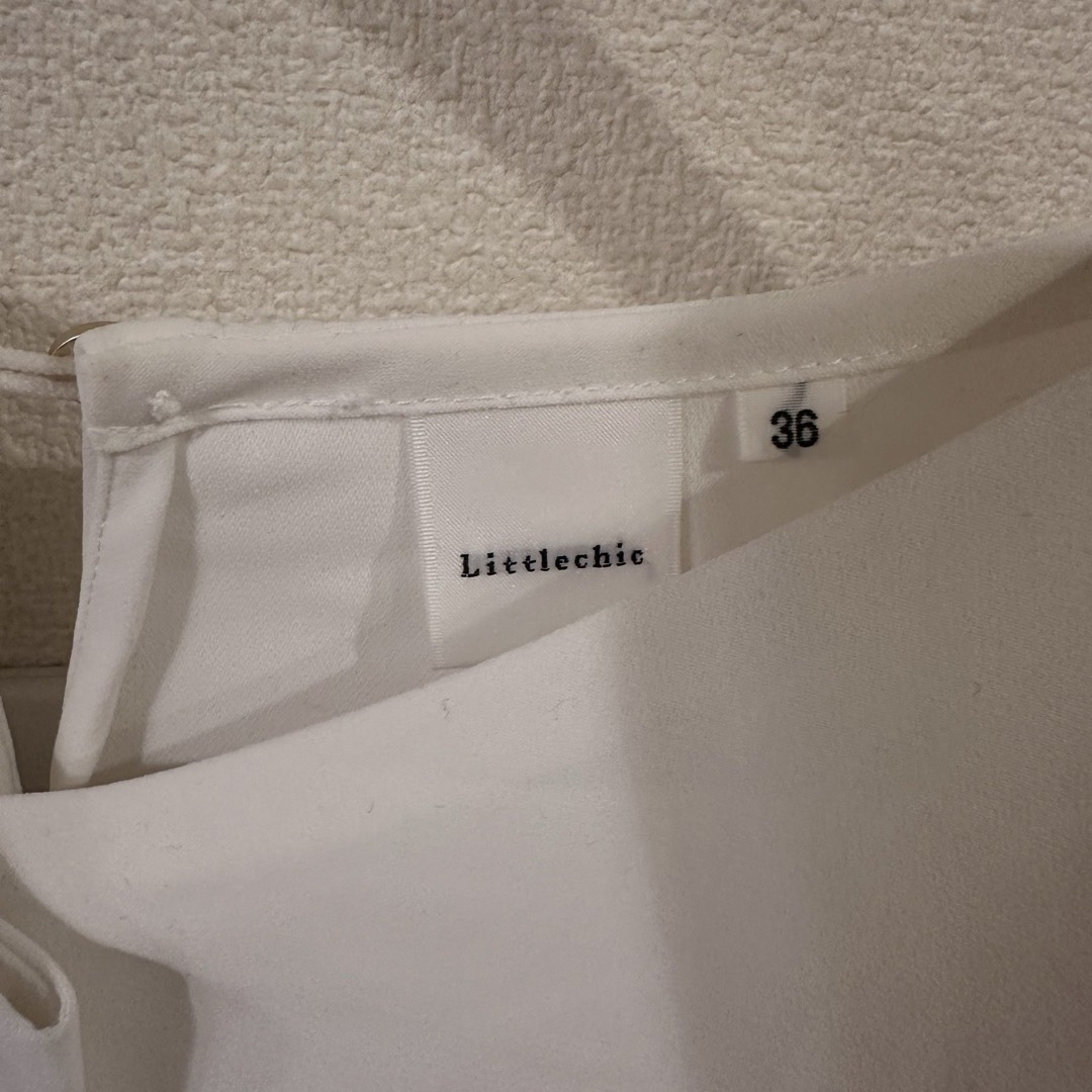 THE SUIT COMPANY(スーツカンパニー)のスーツカンパニー　vネックブラウス　ホワイト レディースのトップス(シャツ/ブラウス(長袖/七分))の商品写真