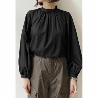 アパルトモンドゥーズィエムクラス(L'Appartement DEUXIEME CLASSE)の美品！L'Appartement Crew neck Gather Blouse(シャツ/ブラウス(長袖/七分))