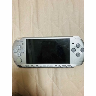 プレイステーションポータブル(PlayStation Portable)のPSP3000シルバー(携帯用ゲーム機本体)