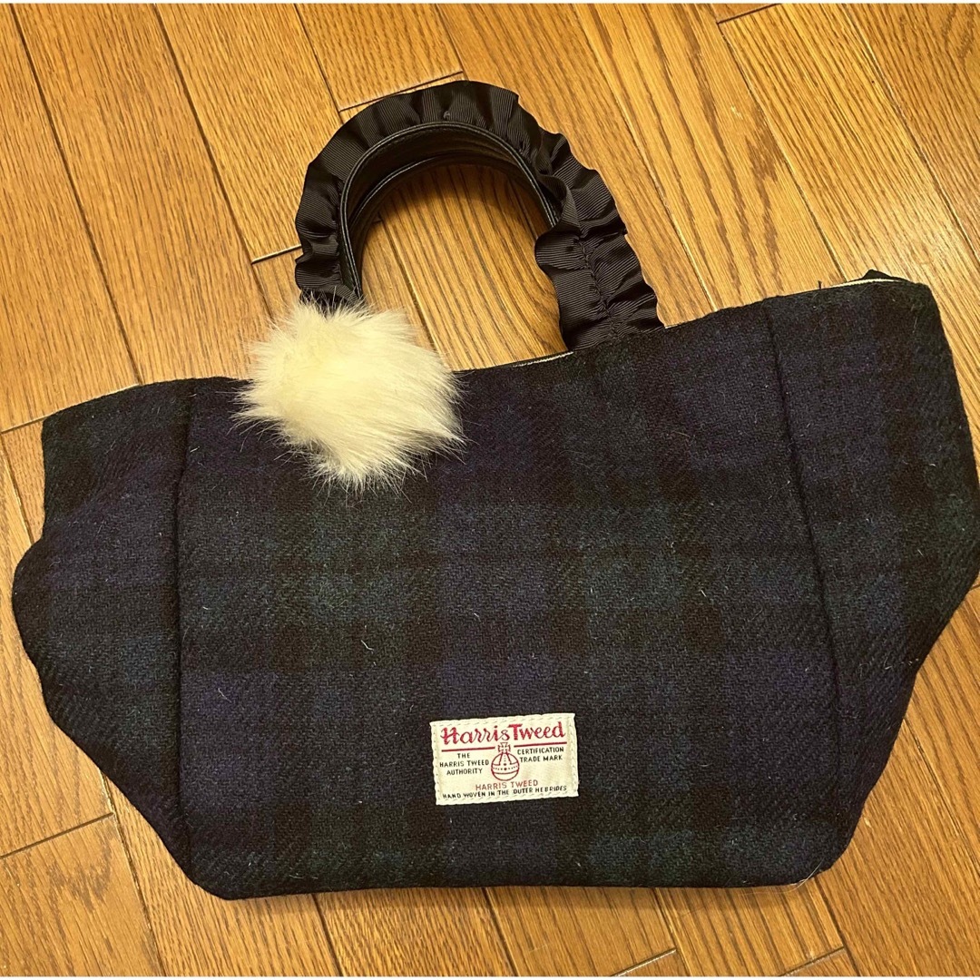 Harris Tweed(ハリスツイード)のハリスツイードチェックバック　ファーキーチェン付き レディースのバッグ(トートバッグ)の商品写真