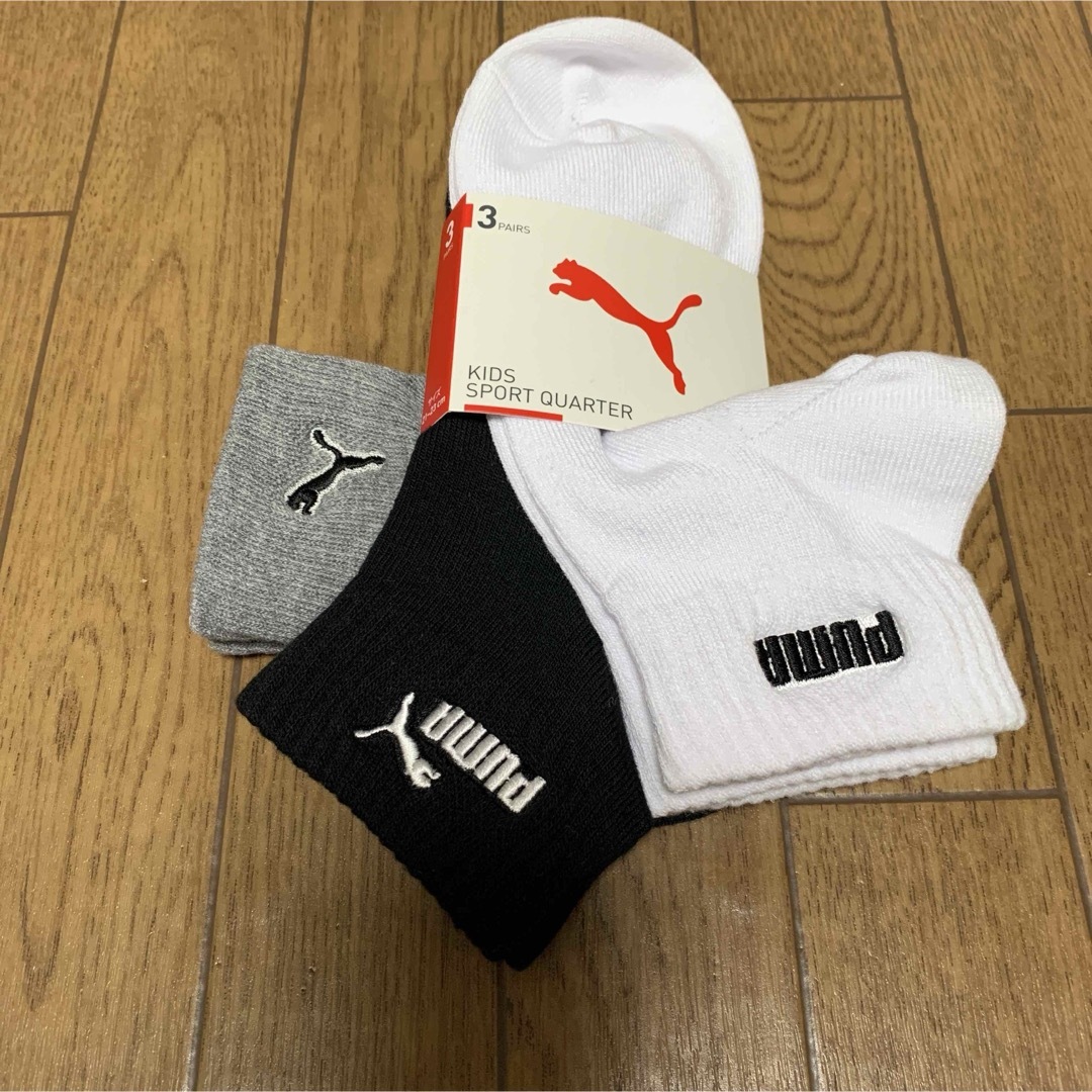 PUMA(プーマ)の新品　PUMA スポーツ　ロゴ　ソックス　21〜23㎝ キッズ/ベビー/マタニティのこども用ファッション小物(靴下/タイツ)の商品写真