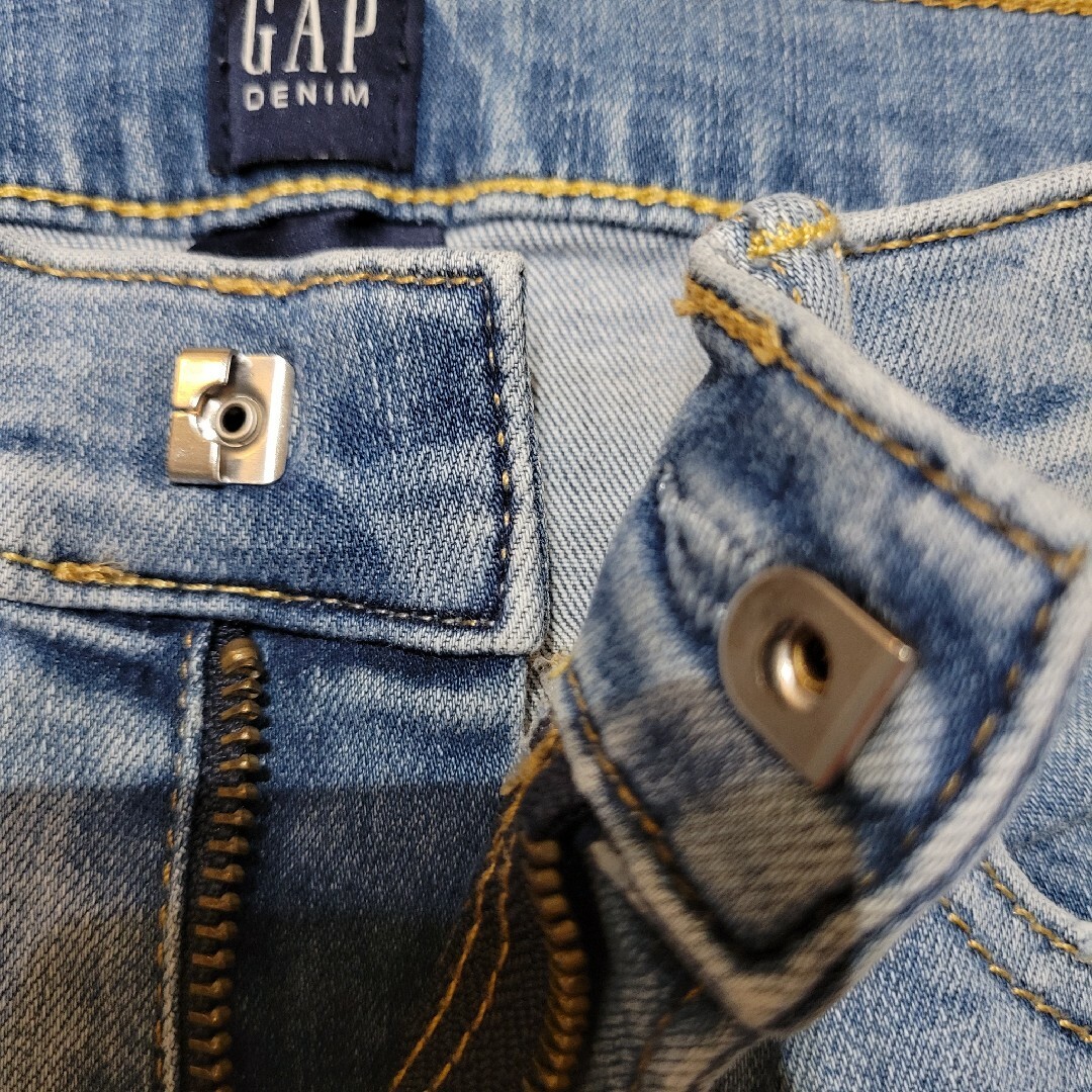 GAP Kids(ギャップキッズ)のGAP KIDS レギュラーストレッチスリムジーンズ130cm キッズ/ベビー/マタニティのキッズ服男の子用(90cm~)(パンツ/スパッツ)の商品写真