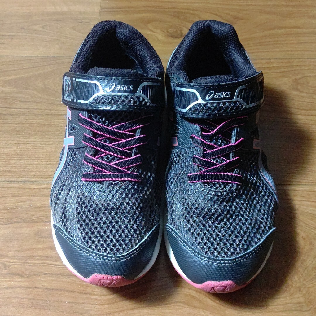 asics(アシックス)の☆アシックス 黒 21.0 女の子☆ キッズ/ベビー/マタニティのキッズ靴/シューズ(15cm~)(スニーカー)の商品写真