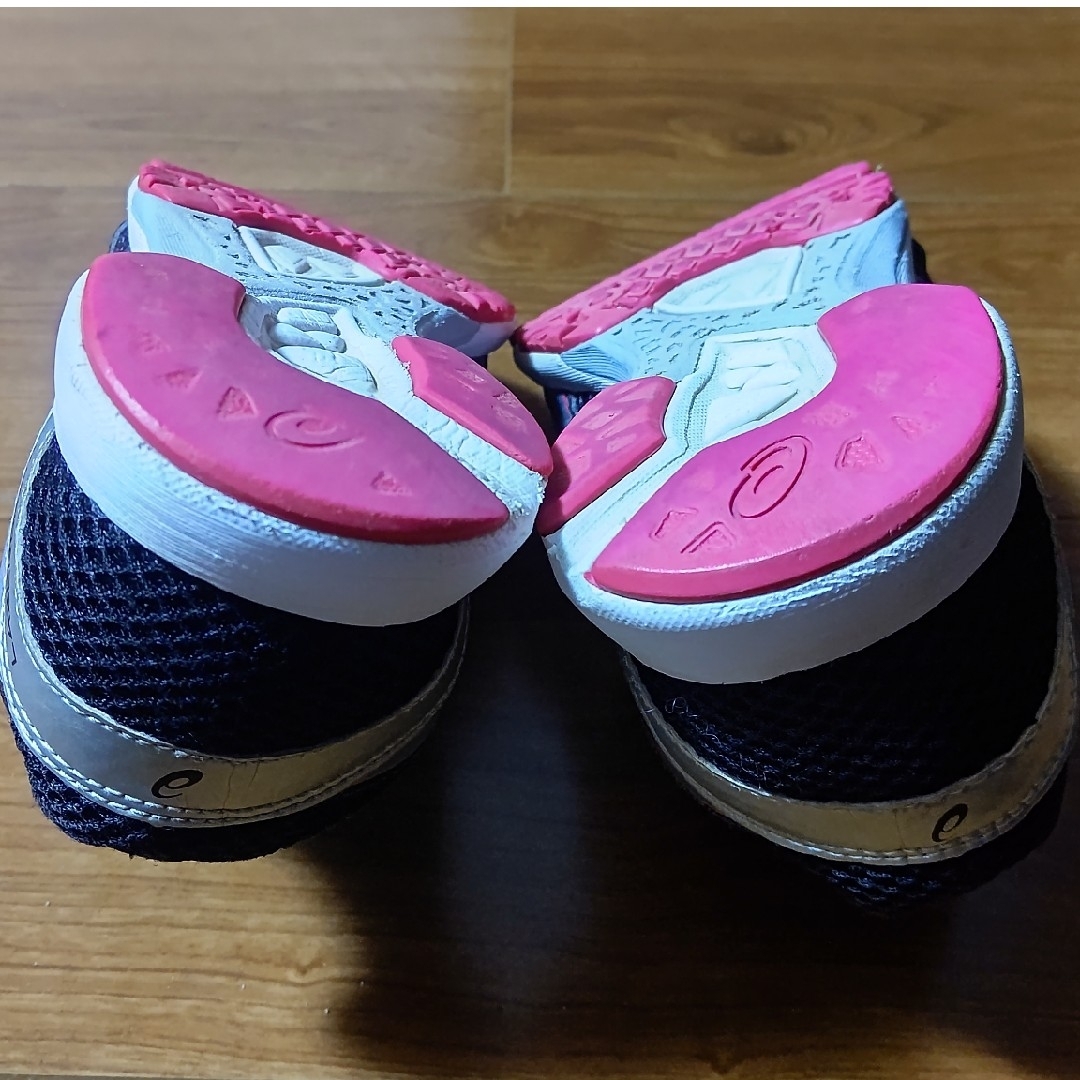 asics(アシックス)の☆アシックス 黒 21.0 女の子☆ キッズ/ベビー/マタニティのキッズ靴/シューズ(15cm~)(スニーカー)の商品写真