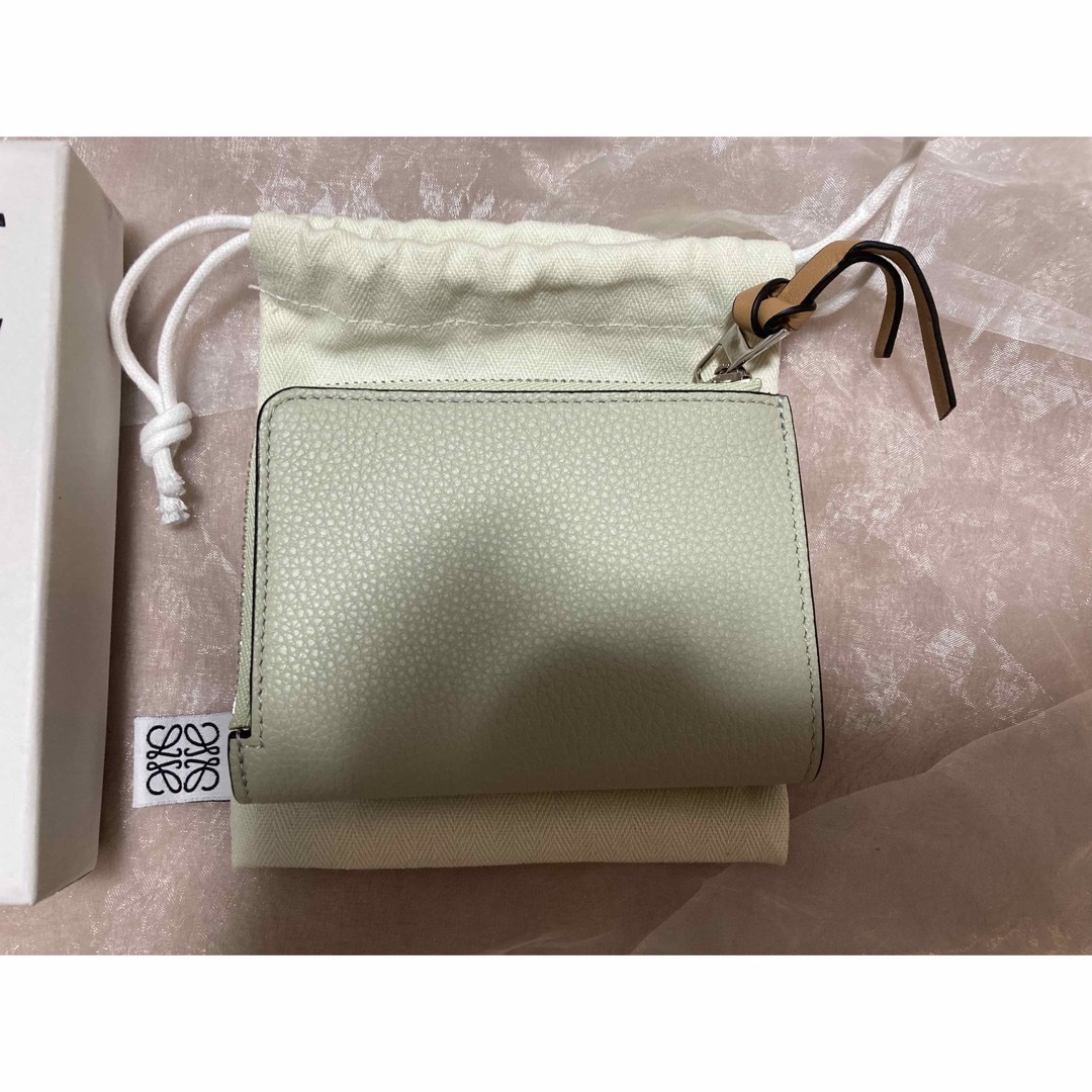 LOEWE - ロエベ 折財布 二つ折り 未使用の通販 by no_ji⭐︎断捨離中 ...