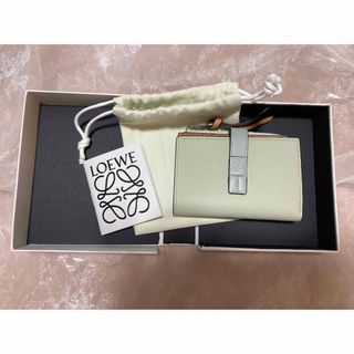 ロエベ(LOEWE)のロエベ　折財布　二つ折り　未使用(財布)