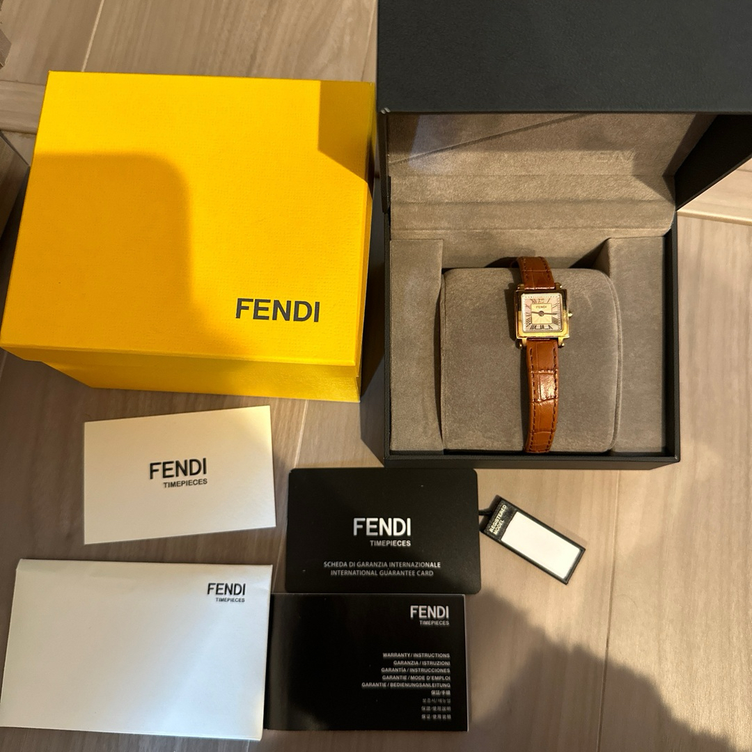 FENDI(フェンディ)のfendi クアドロミニ　時計 レディースのファッション小物(腕時計)の商品写真