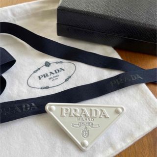 半額‼️PRADA  ヤシの木???? ピンバッジ