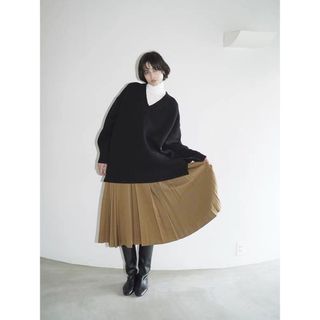 クラネ(CLANE)のCONSTRUCTIVE PLEATS SKIRT ベージュ(ロングスカート)