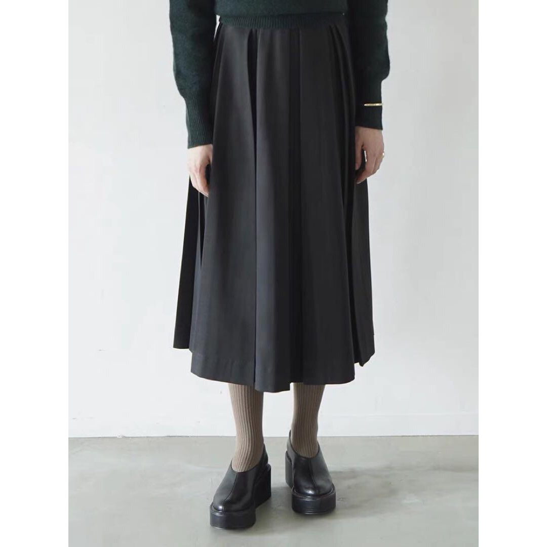 CONSTRUCTIVE PLEATS SKIRT ブラックのサムネイル