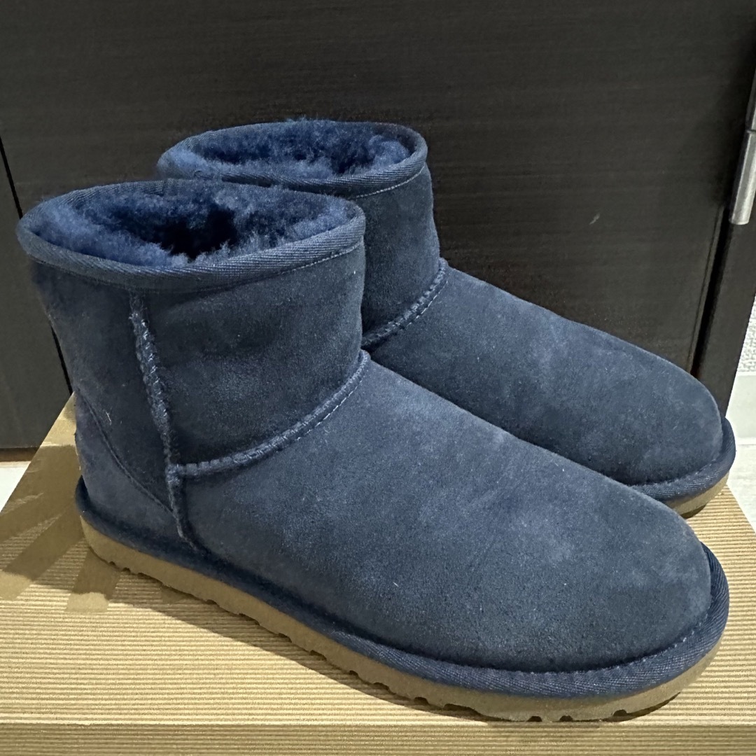 UGG(アグ)のUGG ムートン ミニ レディースの靴/シューズ(ブーツ)の商品写真