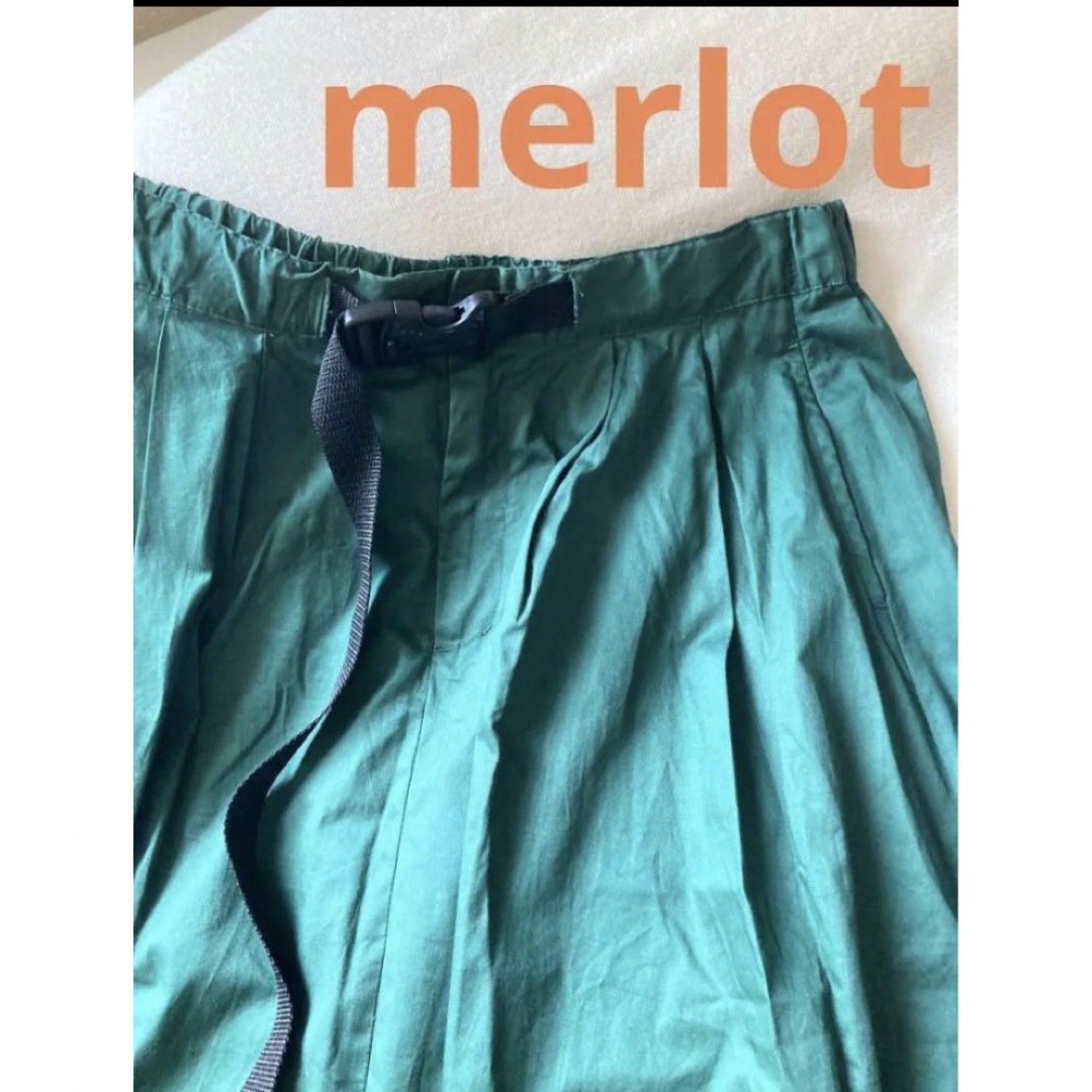 merlot(メルロー)のmerlot グリーン　ロングフレアスカート　ベルト付き レディースのスカート(ロングスカート)の商品写真