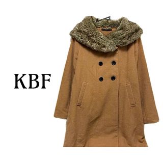 KBF - KBF【美品】ファー 襟 ダブルボタン フレア ピーコート アウター