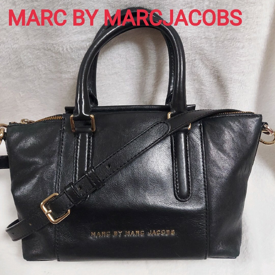 MARC BY MARC JACOBS(マークバイマークジェイコブス)の美品☆マークバイマークジェイコブス レザーショルダーバック 黒 2way 金ロゴ レディースのバッグ(ショルダーバッグ)の商品写真