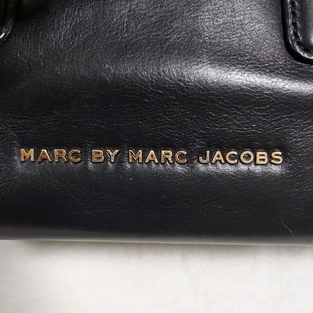 MARC BY MARC JACOBS(マークバイマークジェイコブス)の美品☆マークバイマークジェイコブス レザーショルダーバック 黒 2way 金ロゴ レディースのバッグ(ショルダーバッグ)の商品写真