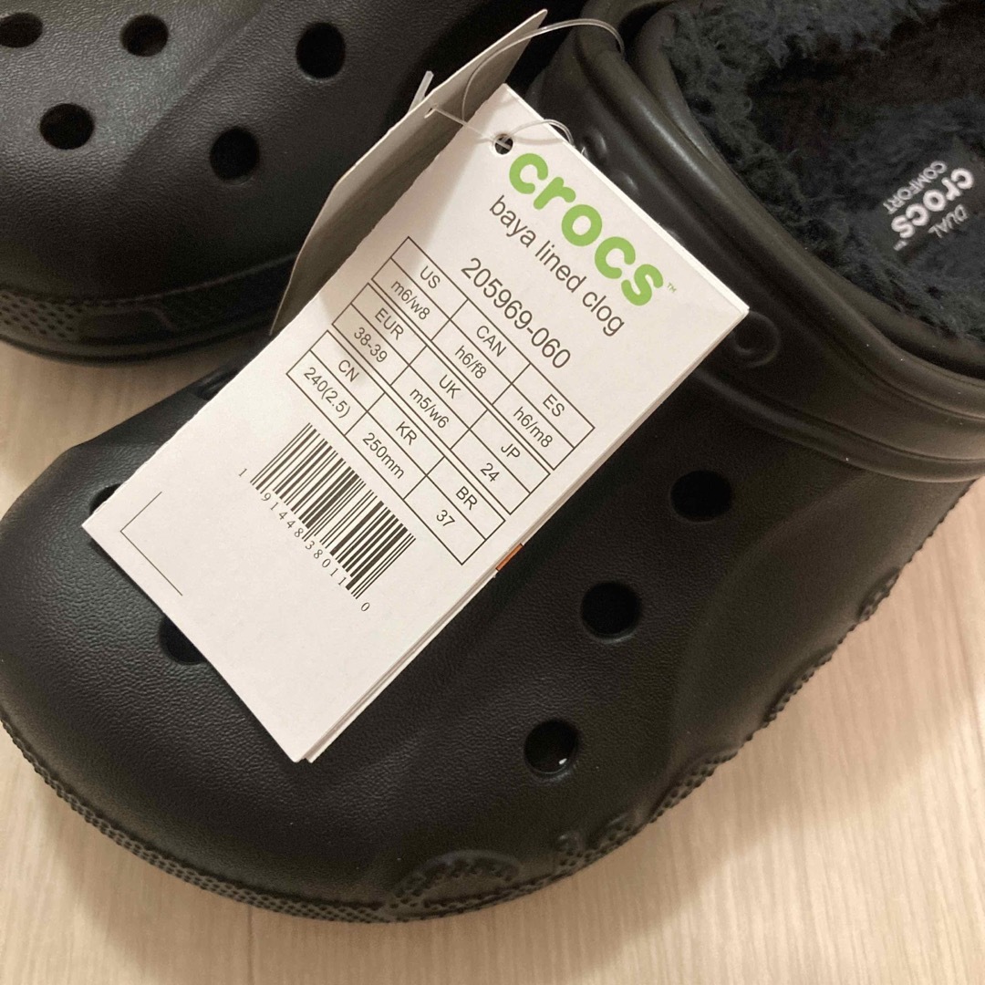 crocs(クロックス)の新品 24㎝ クロックス バヤ ラインド クロッグ ブラック ボア付き レディースの靴/シューズ(サンダル)の商品写真