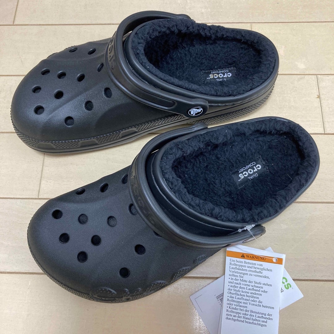 crocs(クロックス)の新品 24㎝ クロックス バヤ ラインド クロッグ ブラック ボア付き レディースの靴/シューズ(サンダル)の商品写真