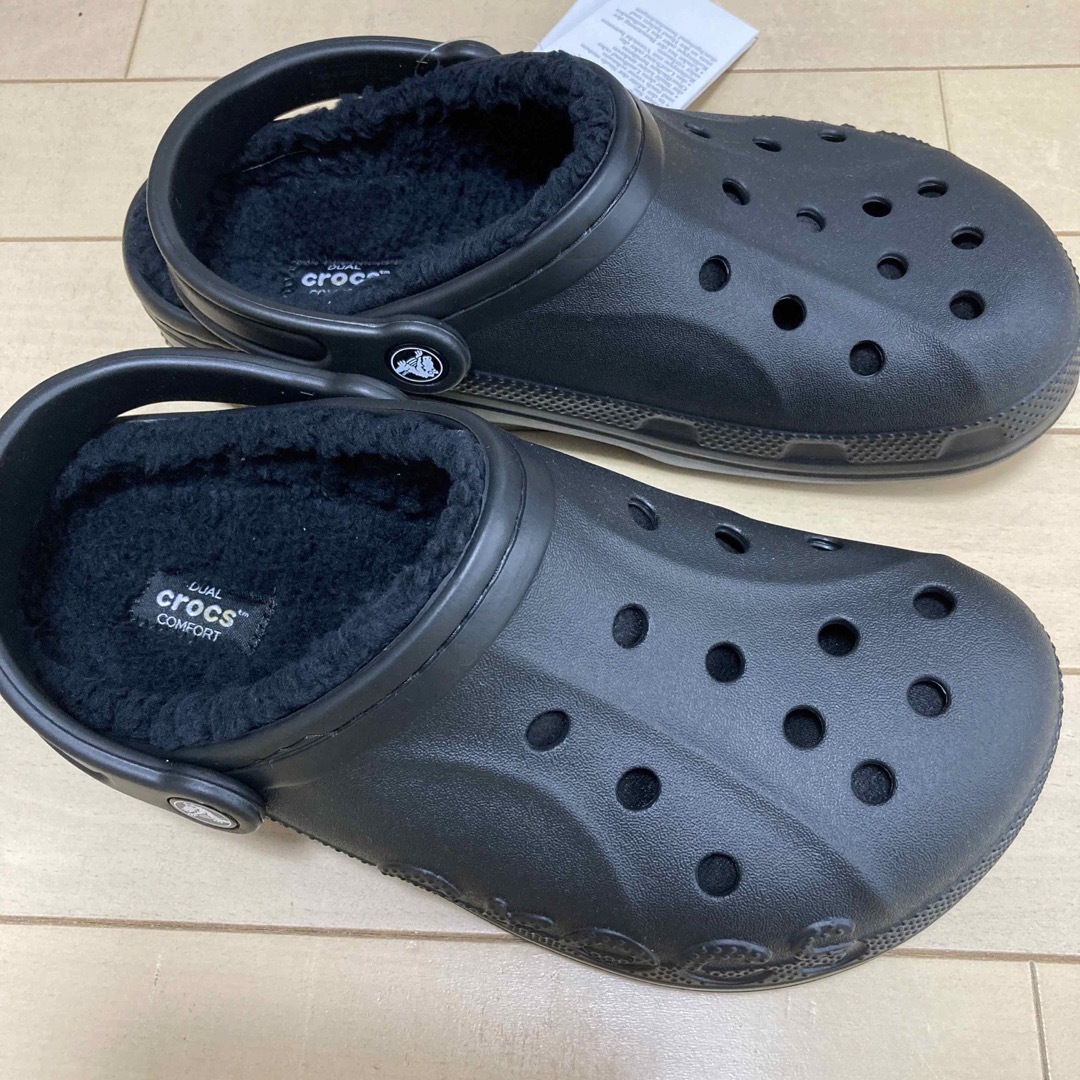 crocs(クロックス)の新品 24㎝ クロックス バヤ ラインド クロッグ ブラック ボア付き レディースの靴/シューズ(サンダル)の商品写真