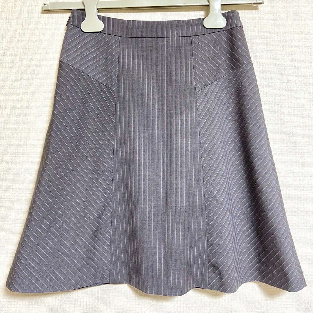 INTERPLANET(インタープラネット)の美品✨インタープラネット　スカートセットアップスーツ　ストライプ　グレー レディースのフォーマル/ドレス(スーツ)の商品写真