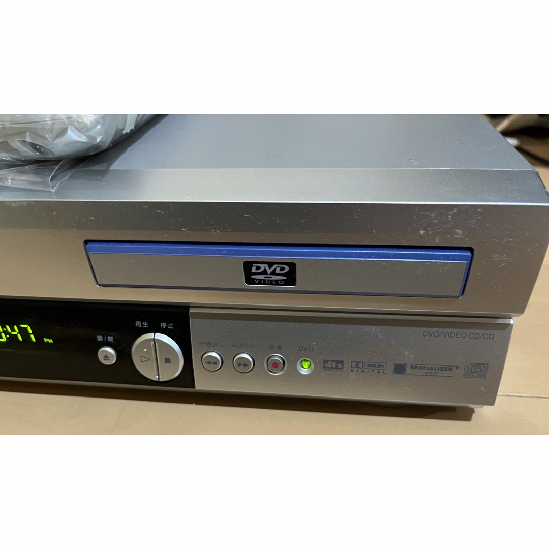 Victor(ビクター)のVictor JVC DVD+VIDEO一体型BS内蔵プレーヤー　出力ケーブル付 スマホ/家電/カメラのテレビ/映像機器(DVDプレーヤー)の商品写真