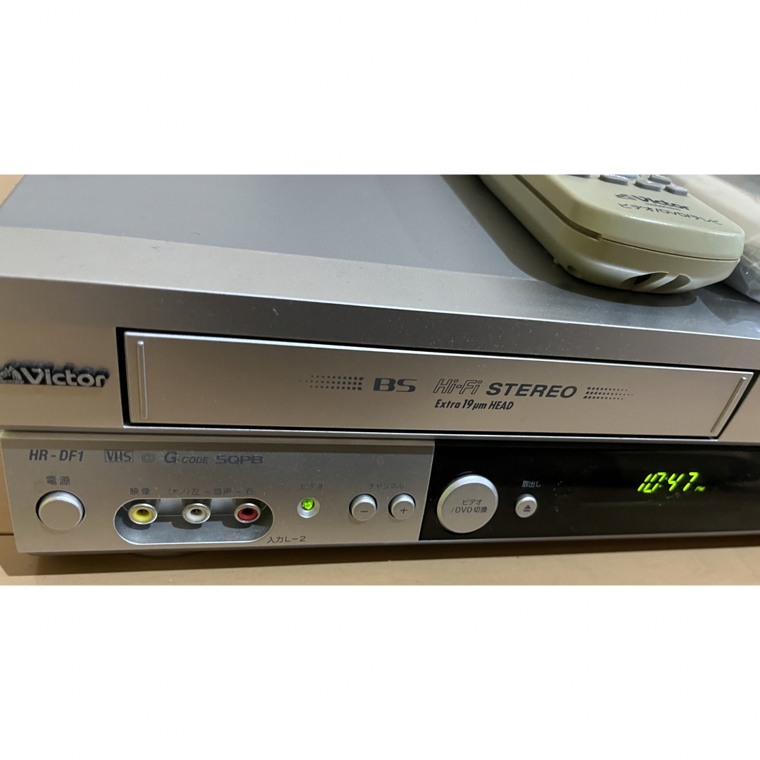 Victor(ビクター)のVictor JVC DVD+VIDEO一体型BS内蔵プレーヤー　出力ケーブル付 スマホ/家電/カメラのテレビ/映像機器(DVDプレーヤー)の商品写真