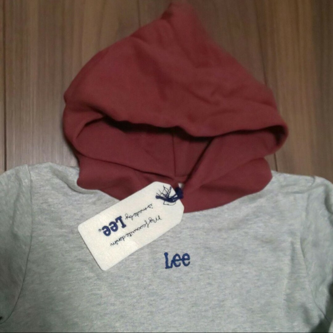 Lee(リー)の新品タグつき  Lee  ロゴパーカー  120 キッズ/ベビー/マタニティのキッズ服男の子用(90cm~)(Tシャツ/カットソー)の商品写真