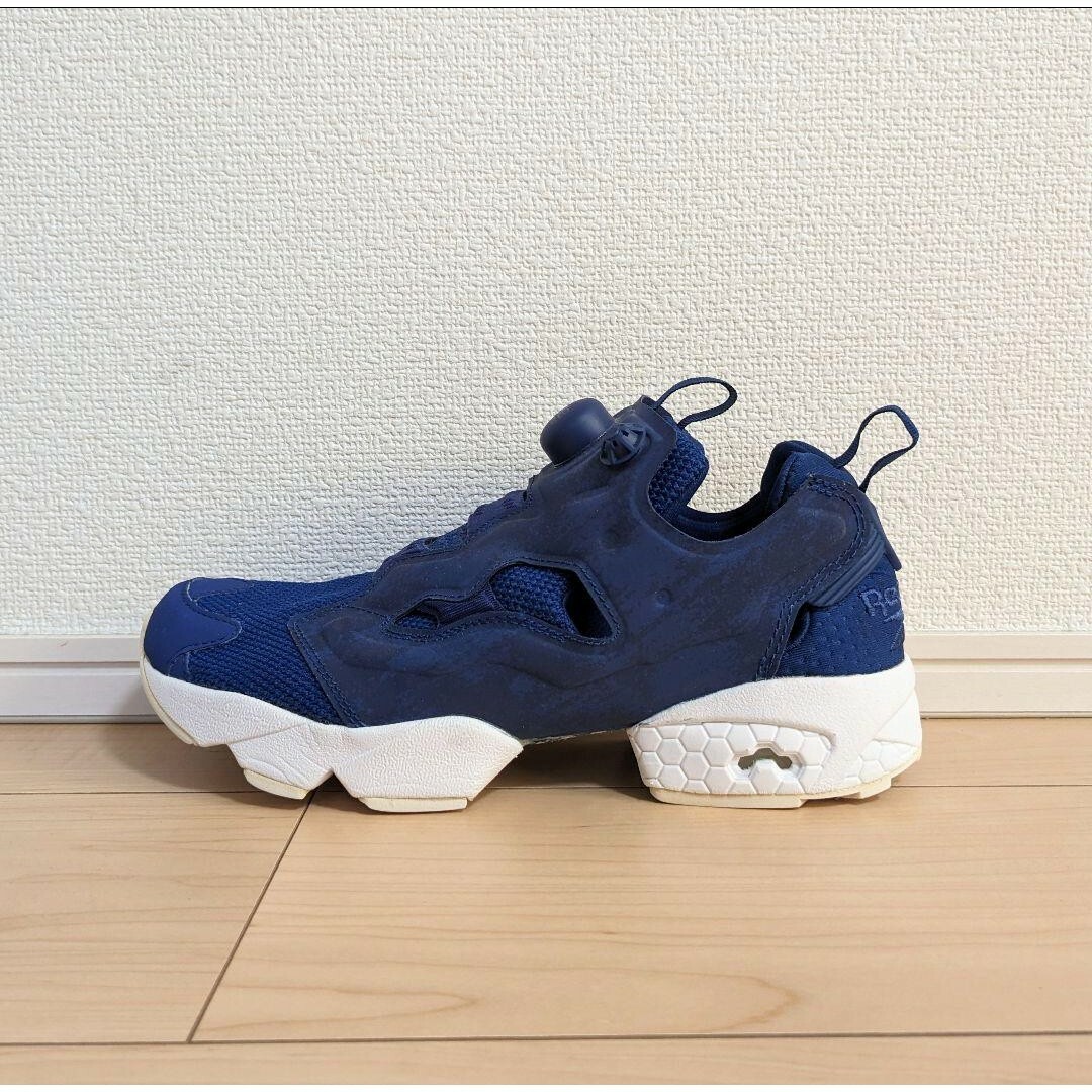 Reebok(リーボック)の24 美品 Reebok INSTAPUMP FURY TECH OG 青 白 レディースの靴/シューズ(スニーカー)の商品写真