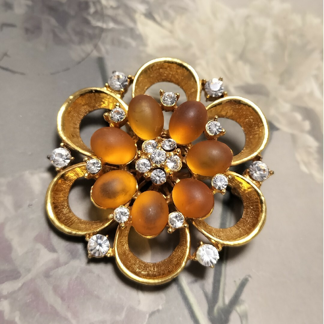 ヴィンテージ オレンジ マットカボション お花のブローチの通販 ヴィンテージ オレンジ マットカボション お花のブローチの通販
