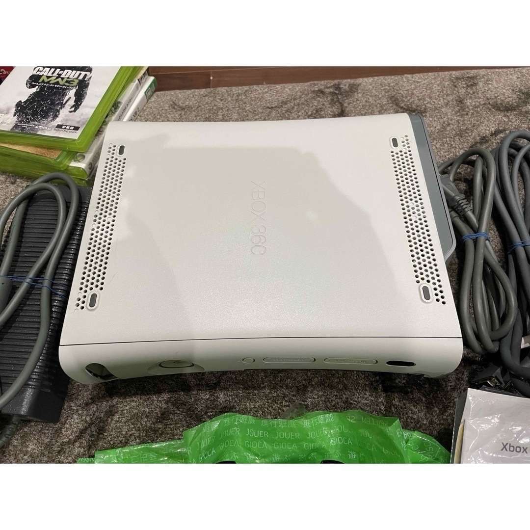 ☆Xbox360 250GB 本体＋コントローラー＋ソフト4本他