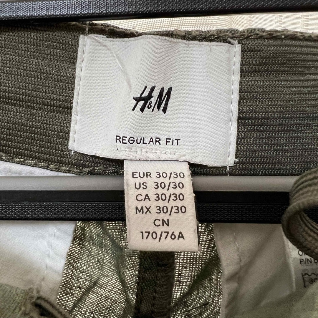 H&M(エイチアンドエム)のエイチアンドエム ショート丈 パンツ カーキ 薄手 メンズのパンツ(その他)の商品写真