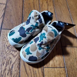 ザノースフェイス(THE NORTH FACE)のザノースフェイス◎暖かいウインターシューズ◎迷彩カラー16cm(アウトドアシューズ)