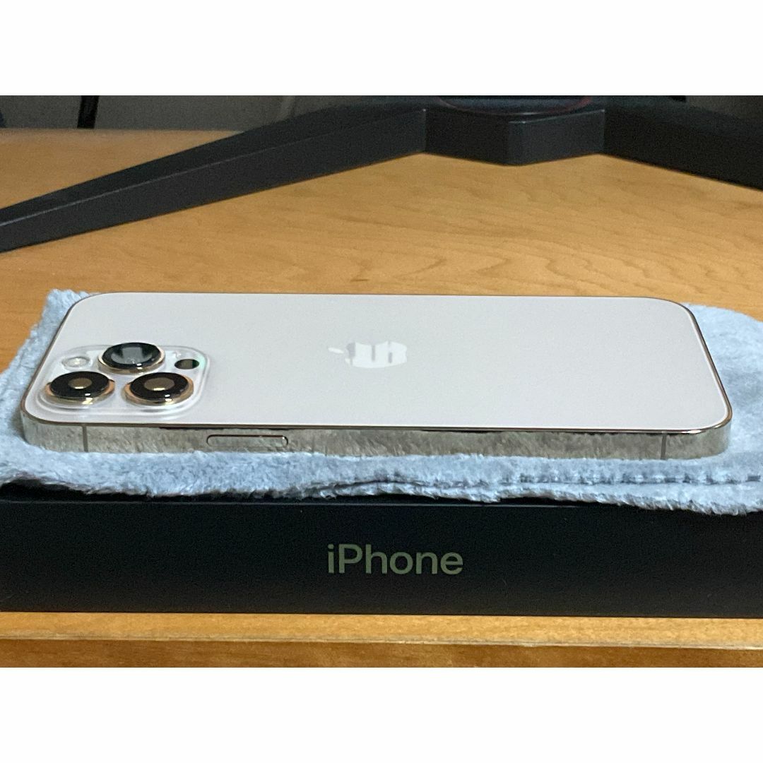Apple(アップル)のiPhone 13 Pro Max ゴールド 256GB SIMフリー スマホ/家電/カメラのスマートフォン/携帯電話(スマートフォン本体)の商品写真