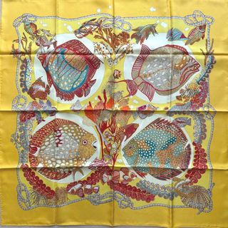 Hermes - エルメス HERMES カレ90 Grands Fonds 深海魚 スカーフ 黄の