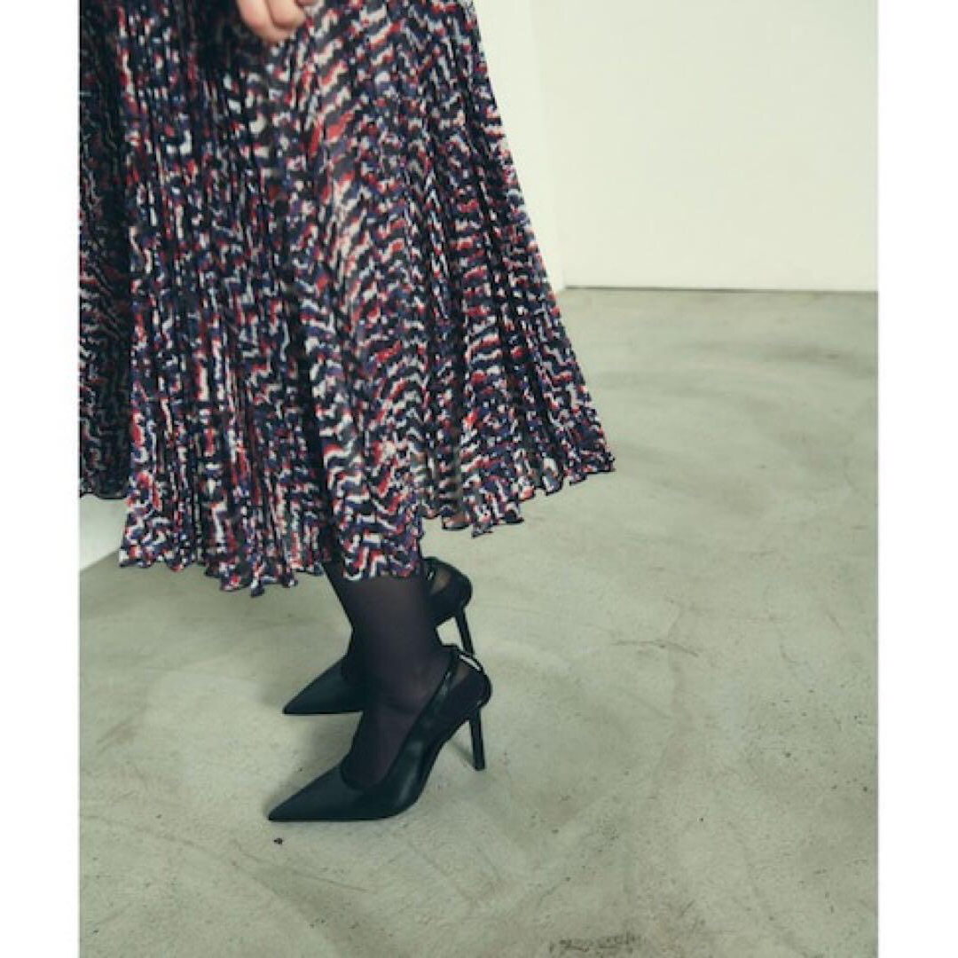 GRACE CONTINENTAL(グレースコンチネンタル)のヘリンボーンプリントプリーツスカート レッド レディースのスカート(ロングスカート)の商品写真