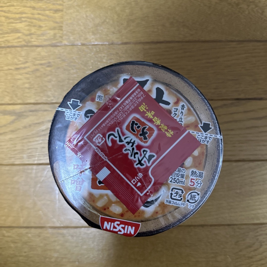 日清食品(ニッシンショクヒン)のみそきん　メシ　一個 食品/飲料/酒の加工食品(インスタント食品)の商品写真