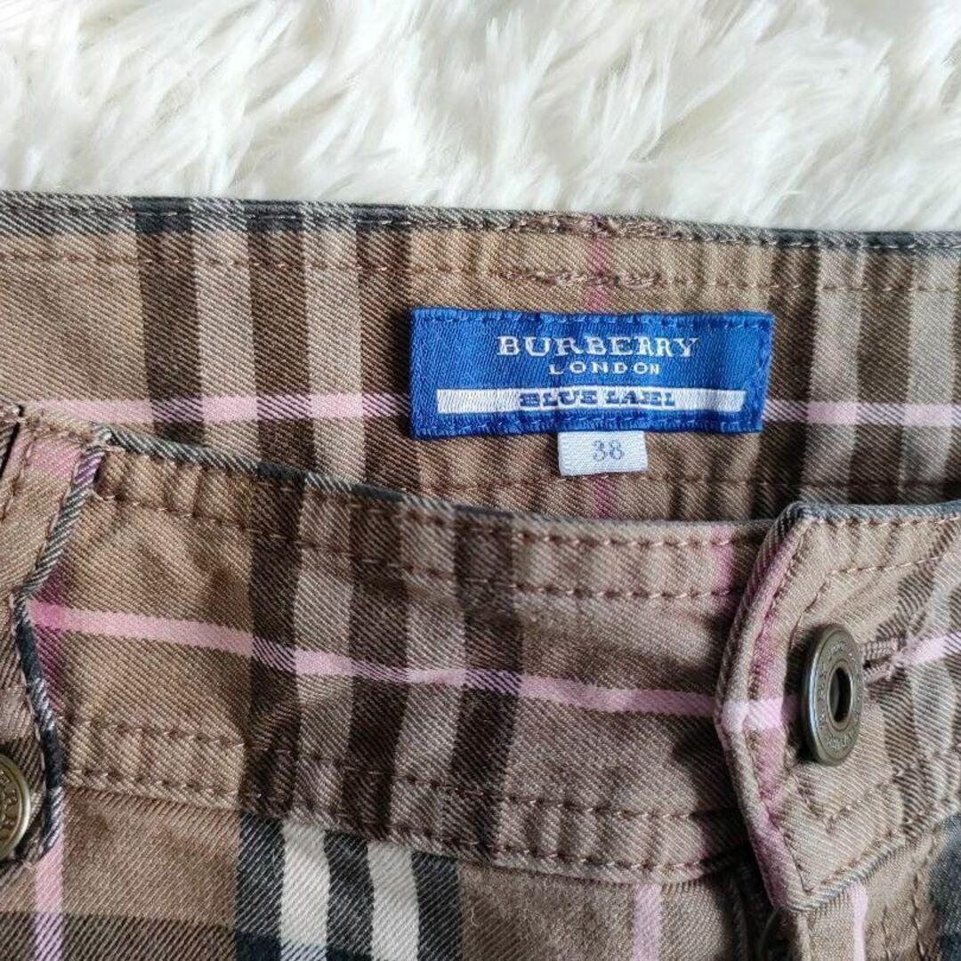 BURBERRY　七分丈　パンツ　チェック　ロゴ入り　38サイズ レディースのパンツ(クロップドパンツ)の商品写真