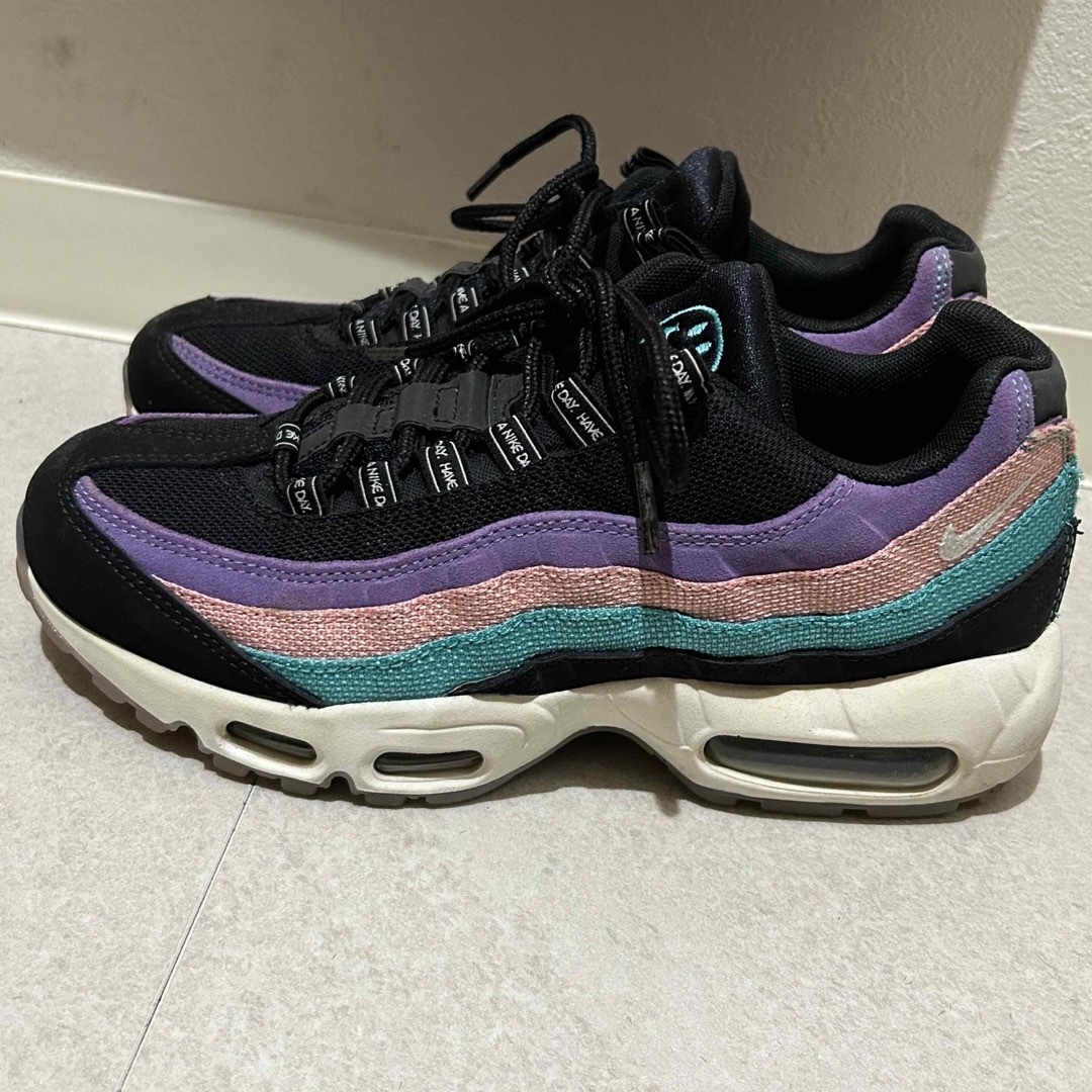 NIKE(ナイキ)の【専用】NIKE AIR MAX 95 'HAVE A DAY' 24.5cm メンズの靴/シューズ(スニーカー)の商品写真