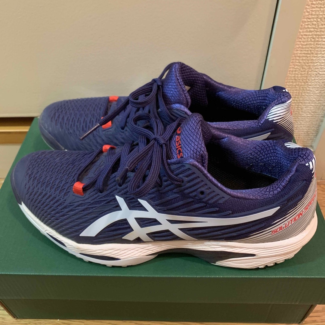 asics(アシックス)のアシックス　テニス　オムニシューズ　24.5  スポーツ/アウトドアのテニス(シューズ)の商品写真