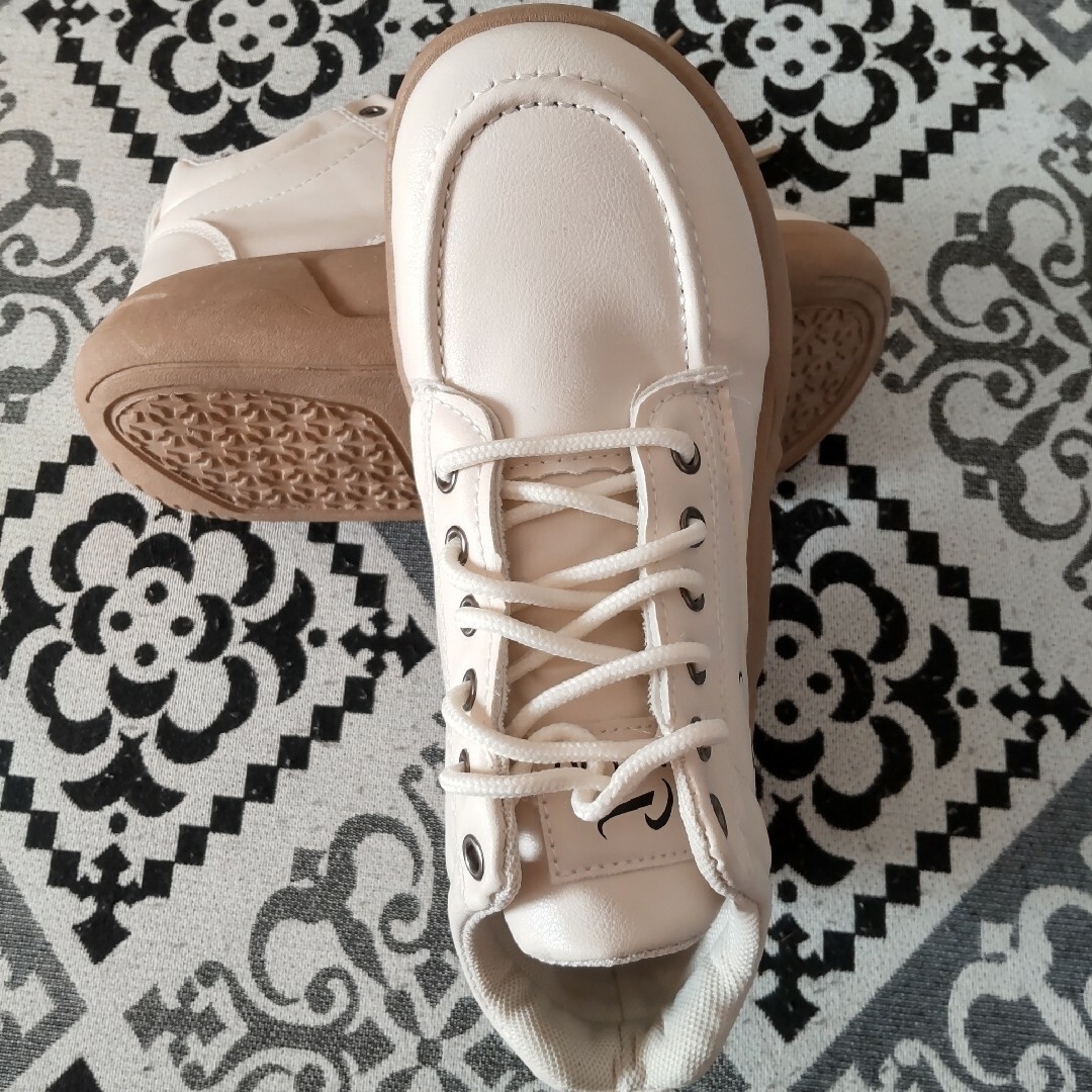 新品白スニーカー23cm女の子靴 レディースの靴/シューズ(スニーカー)の商品写真