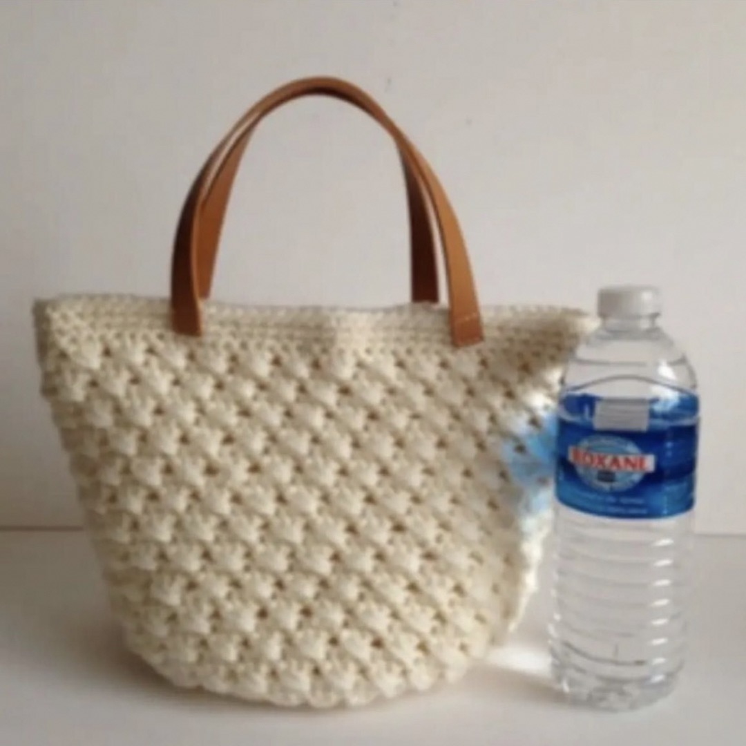 毛糸のバッグ 生成り 内布付き　ハンドメイド　バッグ かぎ針編み ハンドメイドのファッション小物(バッグ)の商品写真