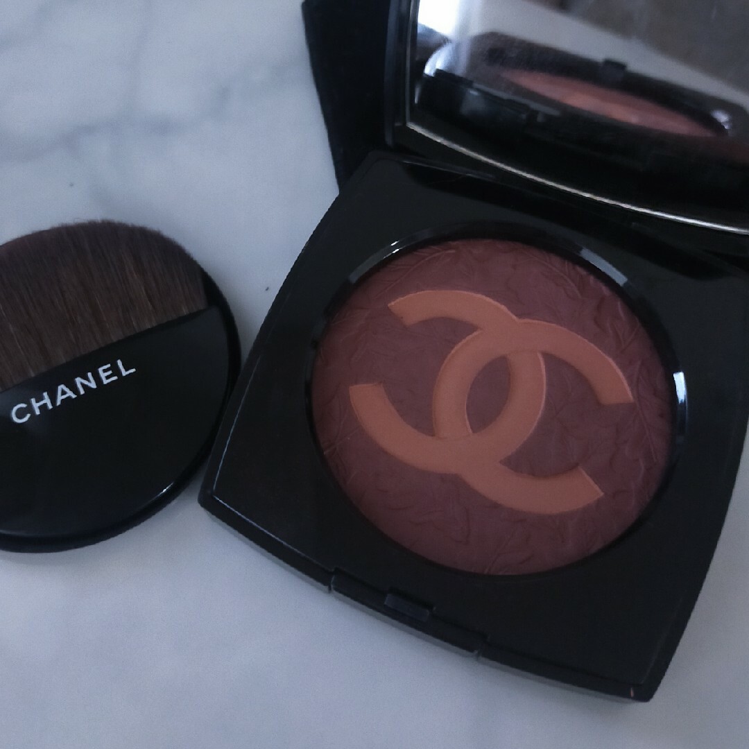 CHANEL(シャネル)のシャネル☆ドゥスール　デキノックス　798 ベージュロゼエモーヴ コスメ/美容のベースメイク/化粧品(チーク)の商品写真