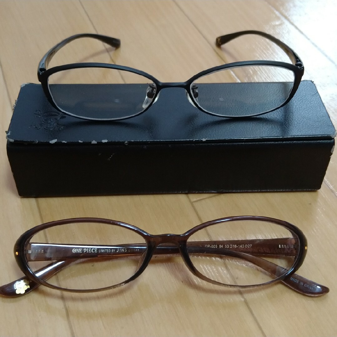 ONE PIECE(ワンピース)のワンピース☆JINSメガネ２個 レディースのファッション小物(サングラス/メガネ)の商品写真