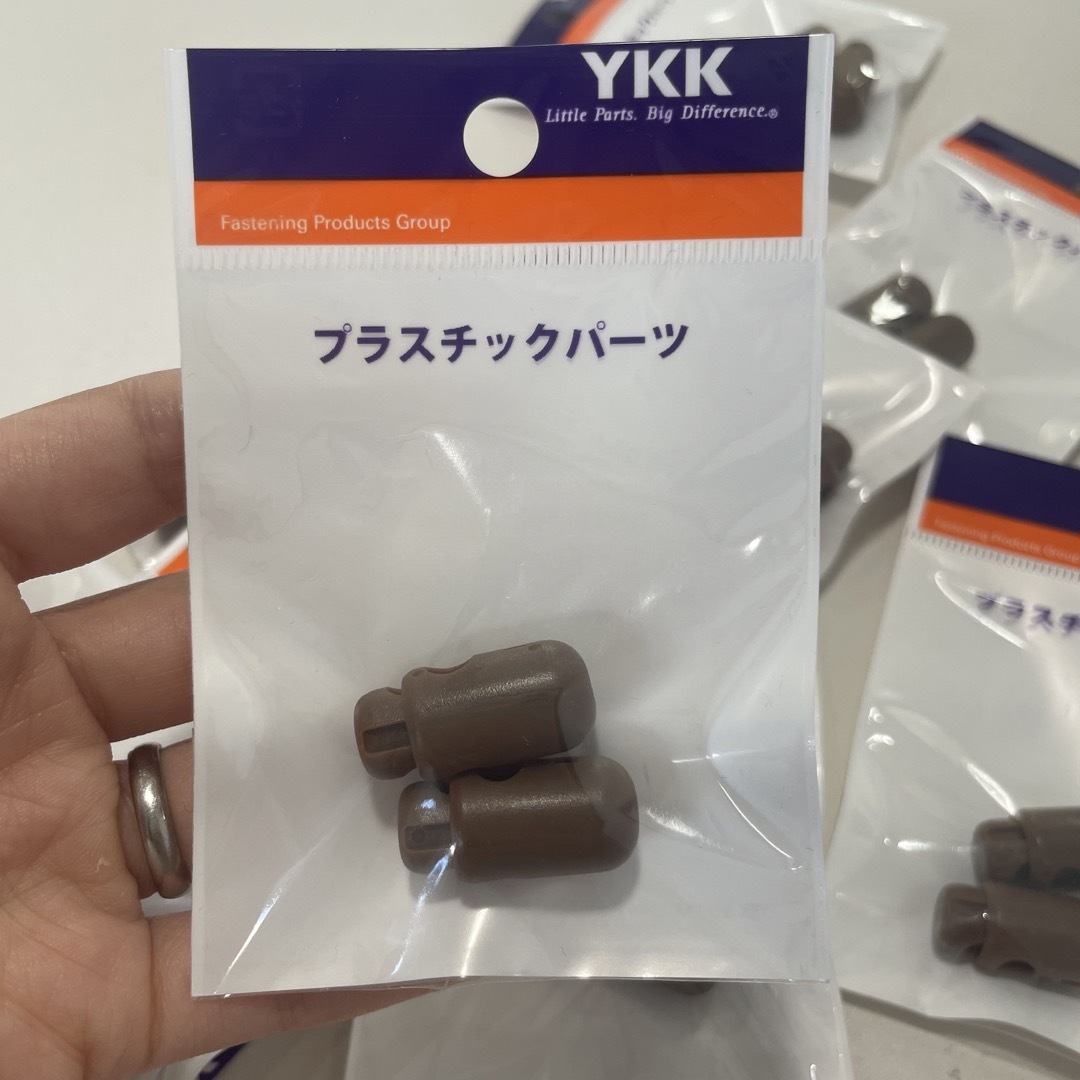 YKK コードストッパー セット売り ハンドメイドの素材/材料(各種パーツ)の商品写真