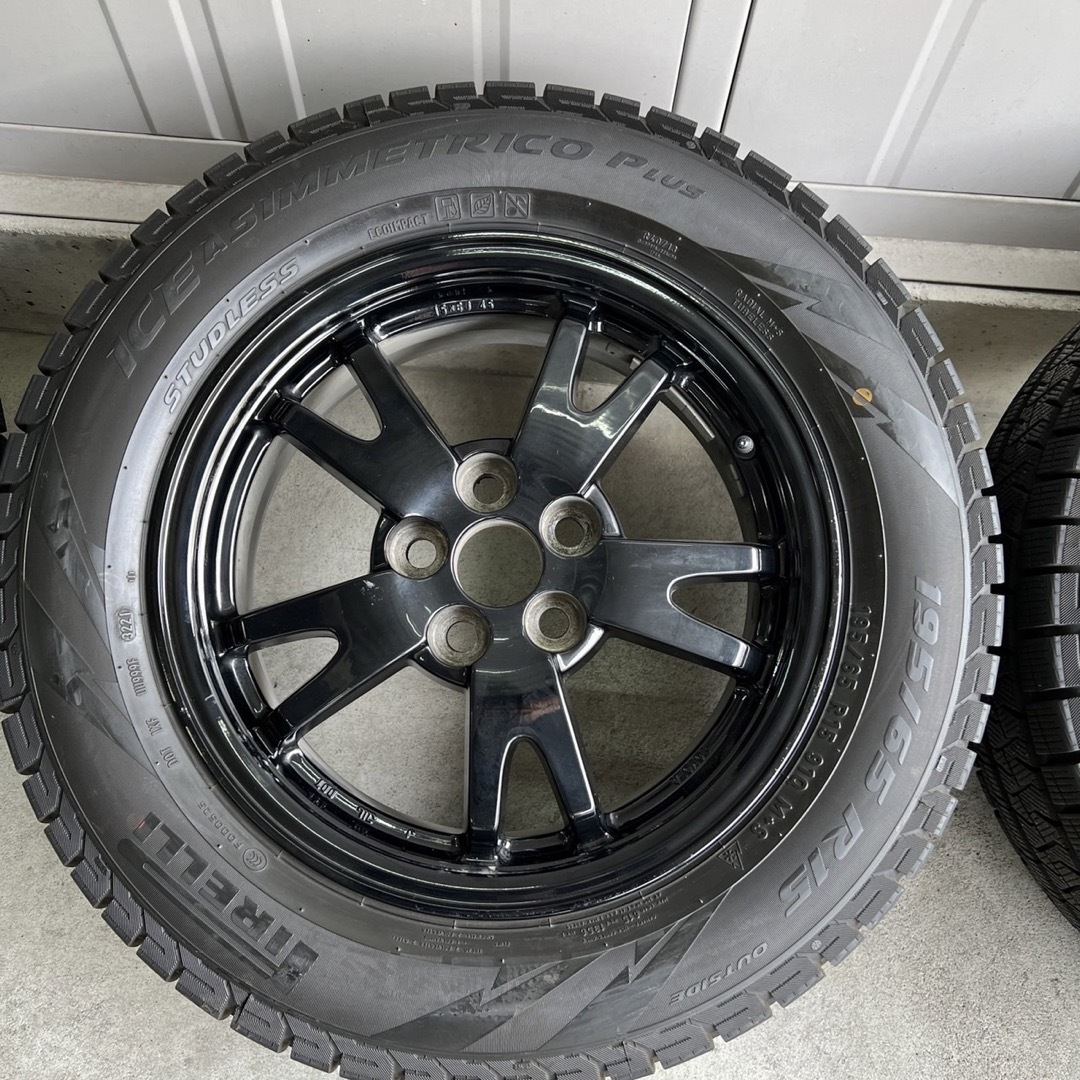 美品トヨタ純正 30プリウス後期 スタッドレス バリ山2021年製ピレリー-