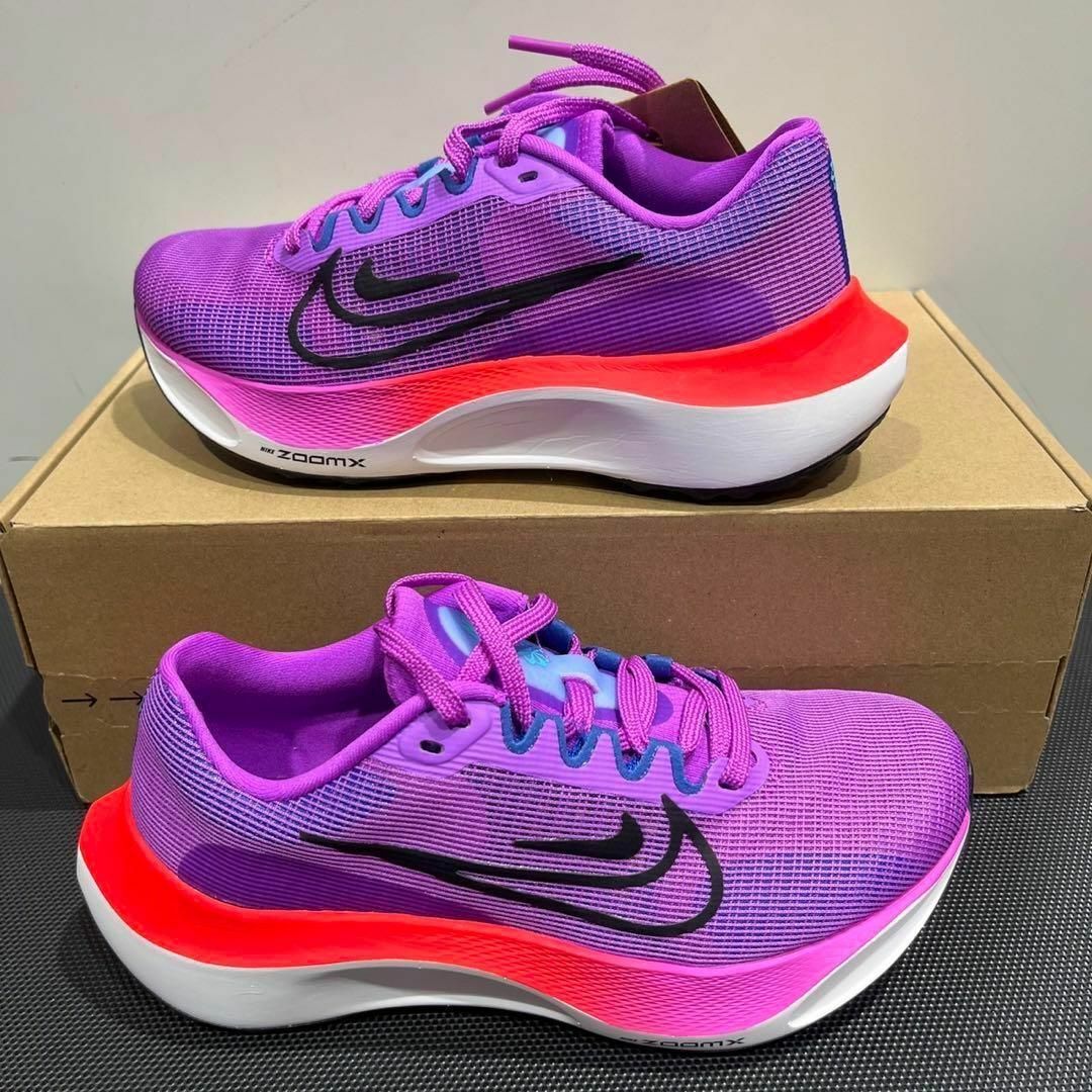 NIKE(ナイキ)のNIKE W ZOOM FLY 5  ナイキ ウィメンズ　ズーム フライ 5 レディースの靴/シューズ(スニーカー)の商品写真