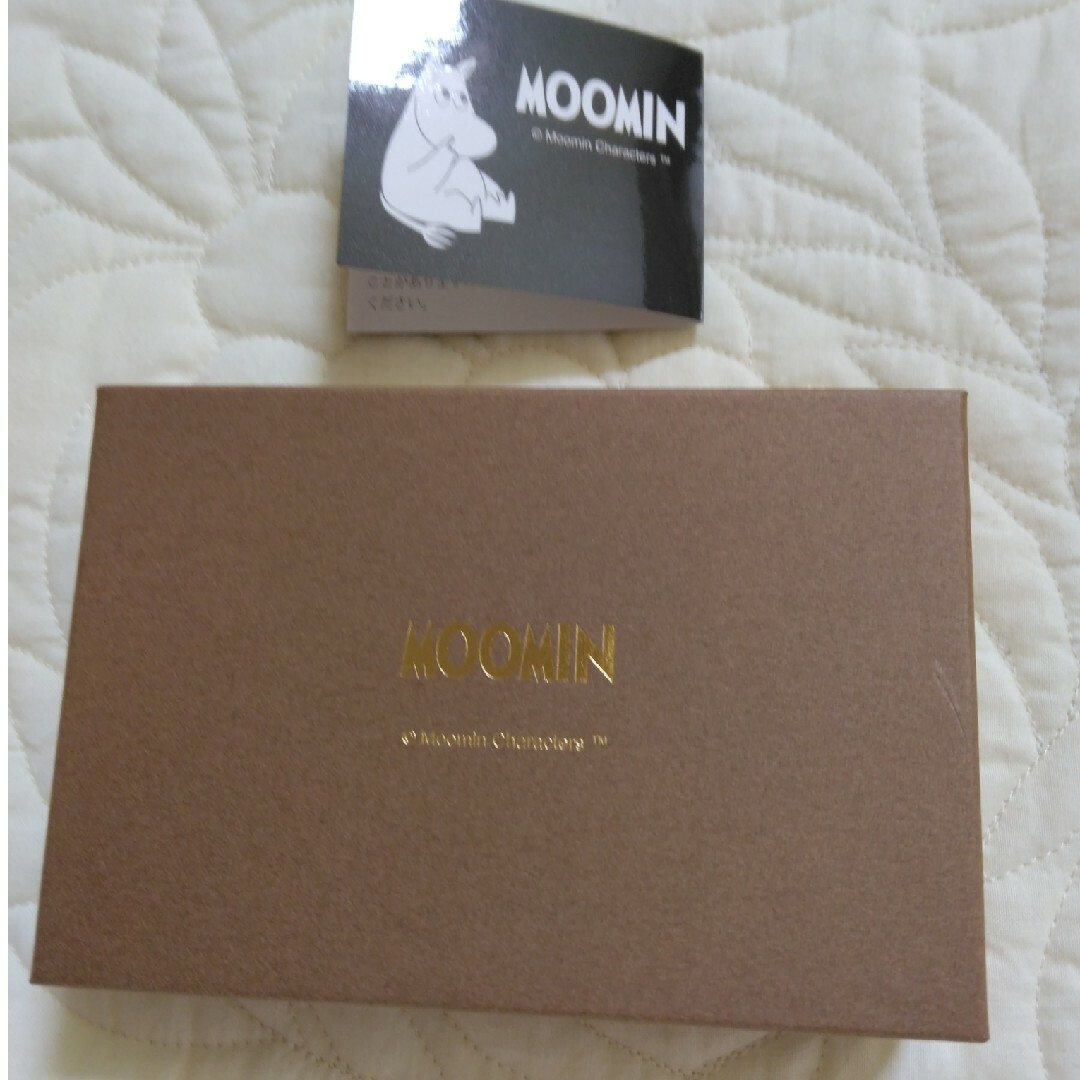 MOOMIN(ムーミン)の再値下げ✴新品未使用｢ムーミン｣革製パスケース　ティータイム レディースのファッション小物(パスケース/IDカードホルダー)の商品写真