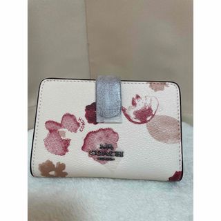 新品 未使用 COACH コーチ 二つ折り財布　財布 ホワイト　花柄