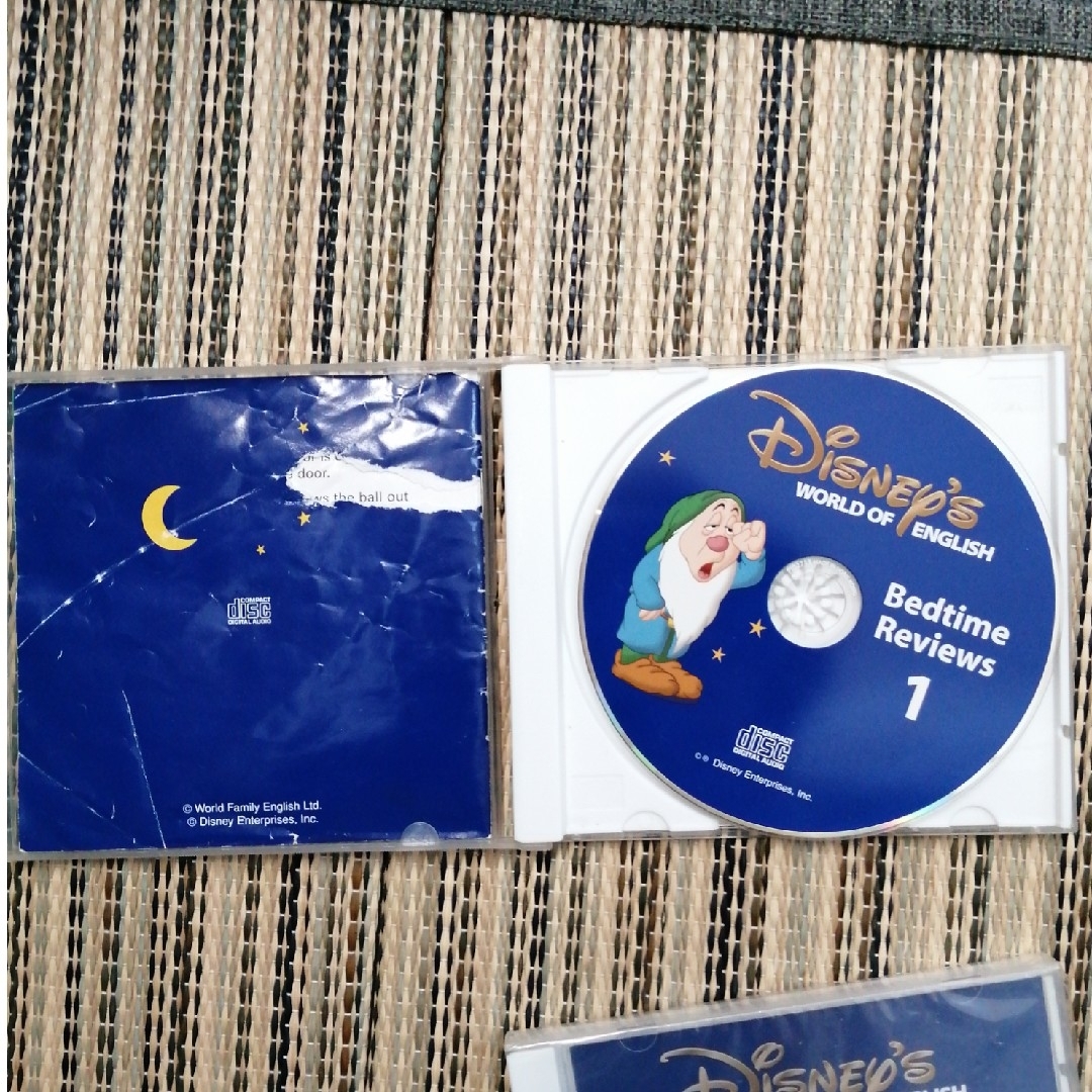 Disney(ディズニー)の値下げ！中古品 Bedtime Reviews 2枚 エンタメ/ホビーのCD(キッズ/ファミリー)の商品写真