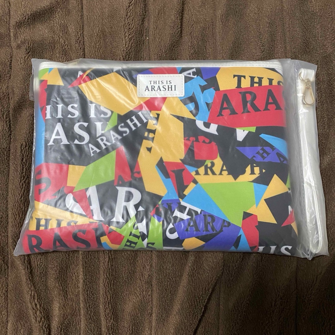 嵐(アラシ)のThis is 嵐 LIVE 2020 クラッチバック エンタメ/ホビーのタレントグッズ(アイドルグッズ)の商品写真